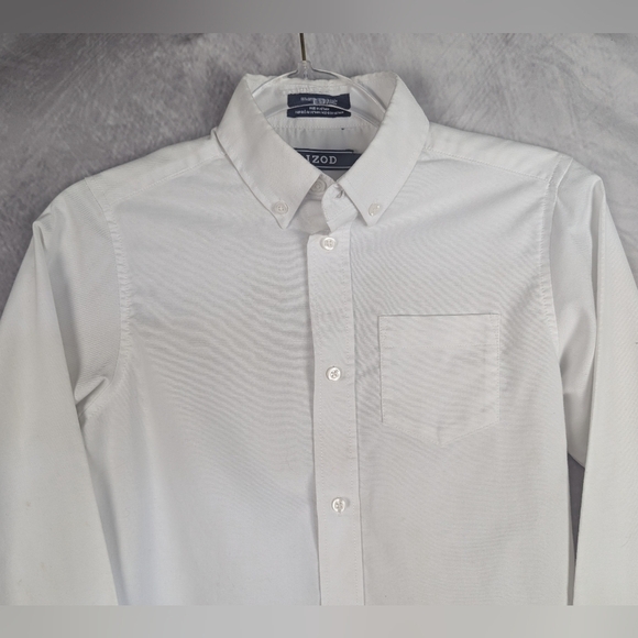 Izod Size 12 Youth Button Down Oxford In White - Picture 3 of 10